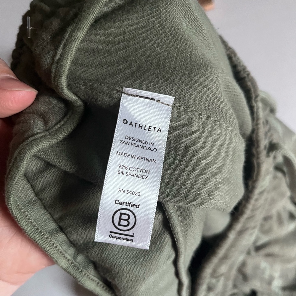Athleta Farallon Bermuda Shorts Size 6 Stratum Camo Green Casual Travel - Picture 7 of 7